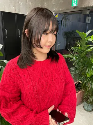 セミロング MIFA レイヤー／パーマのヘアスタイル