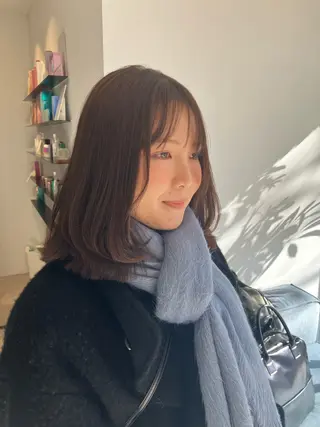 ミディアム カラー サキ🤍ハイトーン 🩰くびれ巻きヘアのヘアスタイル
