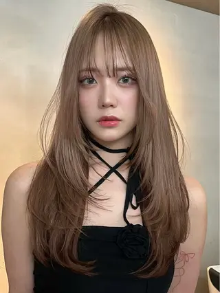 セミロング カラー イツク ⚡️ ルーツ/ハイトーンのヘアスタイル