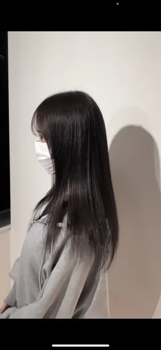 カラー ニトウ レイナのヘアスタイル