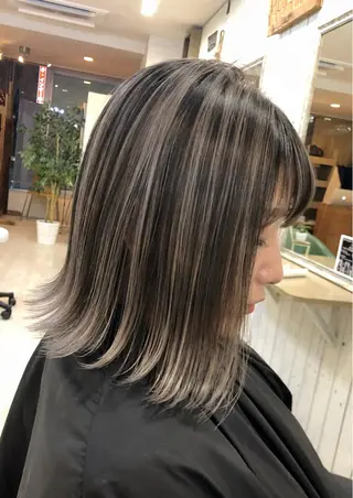 ミディアム 韓国レイヤー外国人風 透明感カラー髪質改善のヘアスタイル