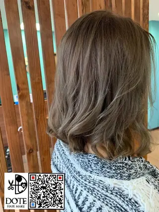 セミロング カラー 薬師寺 優のヘアスタイル