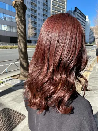ミディアム カラー アートディレクター 尾内 友美のヘアスタイル