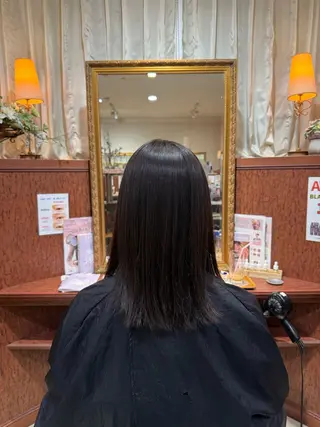 セミロング カラー 🤍たんない みく🖤のヘアスタイル