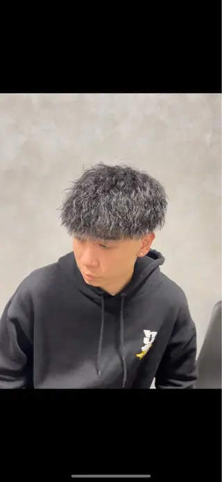 ミディアム パーマ メンズ メンズパーマ特化 美容師kouyaのヘアスタイル