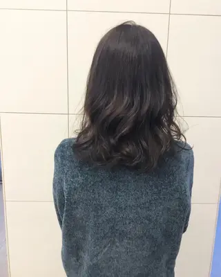 セミロング カラー K. SUZUKAのヘアスタイル