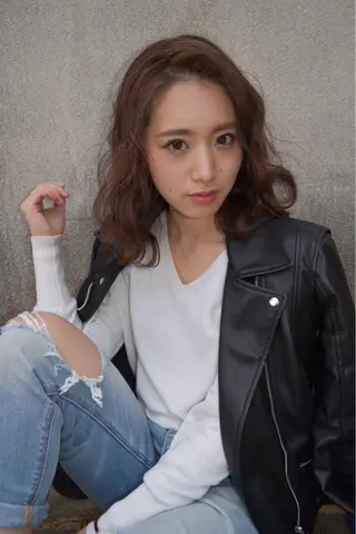 ミディアム セミロング カラー _WHITE高槻店 yusukeのヘアスタイル