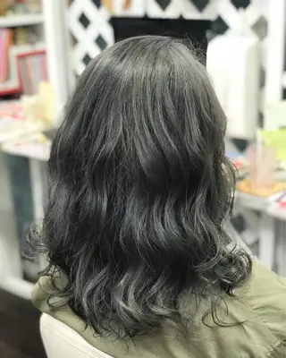 ロング カラー 岩谷/ブリーチ 🪽透明感カラーのヘアスタイル