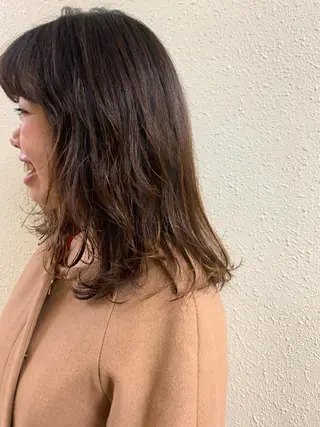 ロング SAKINO. ベージュカラーのヘアスタイル