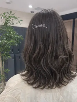 ミディアム カラー 白石 愛奏のヘアスタイル