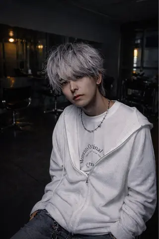 カラー メンズハイトーン 北斗💍レイヤーのヘアスタイル