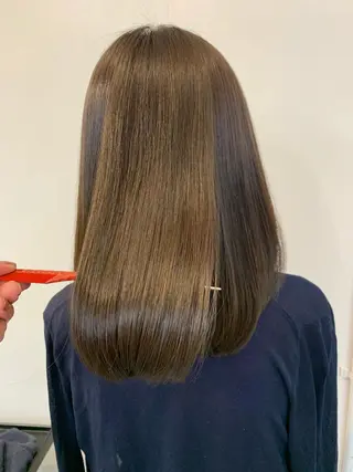 ミディアム カラー トップ スタイリストのヘアスタイル