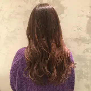 ロング SAKINO. ベージュカラーのヘアスタイル