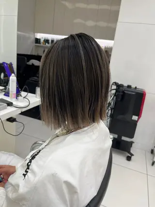 ミディアム 白髪ぼかしモデル募集 赤岡翔太のヘアスタイル