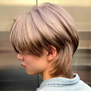 ショート カラー ウルフ/レイヤー/ ブリーチカラーのヘアスタイル