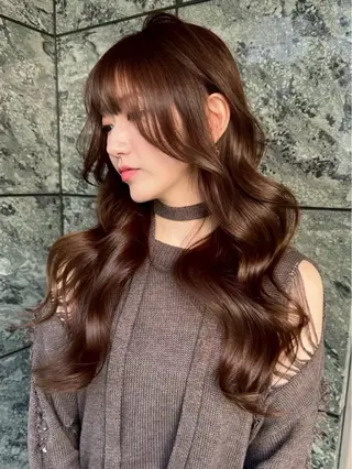 ロング カラー レイヤー/顔周り ブリーチカラーのヘアスタイル