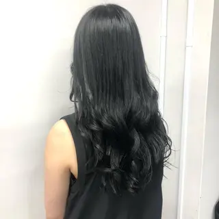 セミロング 寒色＆ブリーチ特化 寒色MiOのヘアスタイル