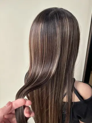 セミロング 透明感🌱ハイトーン ✨艶髪🫧川﨑　翼のヘアスタイル