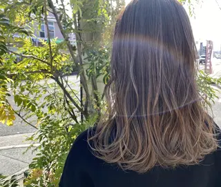 カラー ロング Nina by Babyloneのヘアスタイル