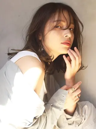 ミディアム Lino by hoNuaのヘアスタイル