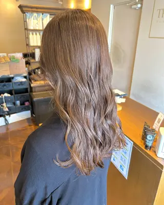 ロング あべ しおりのヘアスタイル