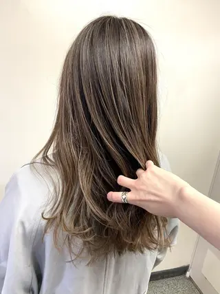 セミロング カラー 褒められヘアー ERI✨のヘアスタイル