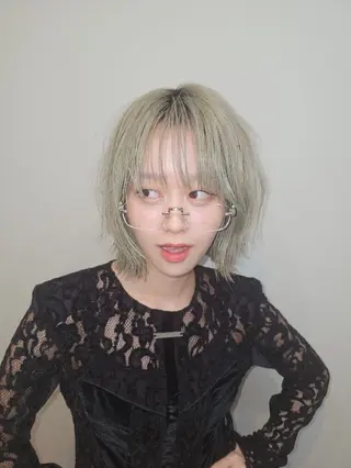 ミディアム カラー OMA　 カタギシのヘアスタイル