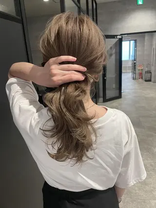 カラー ＿WHITE鳳店 アンダーバーホワイトのヘアスタイル