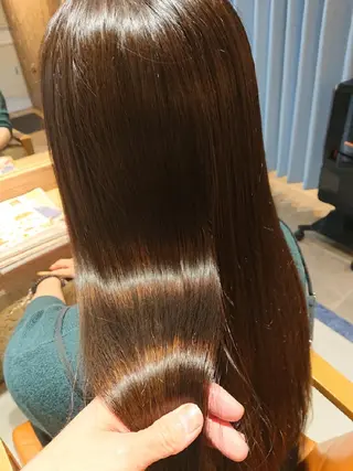 ロング alushe 岡 陽子のヘアスタイル