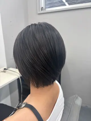 ショート 腰越 麻奈のヘアスタイル