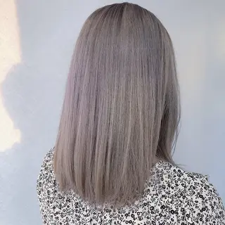 セミロング カラー 坂柳 朱音のヘアスタイル