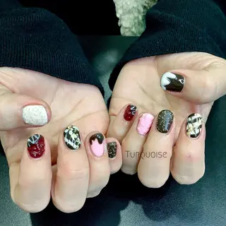 ネイル 個性派ネイルサロン 💅🏼ターコイズのネイルデザイン