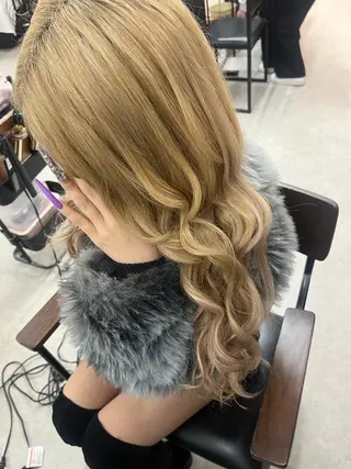 ロング ヘアアレンジ 山﨑 美空のヘアスタイル