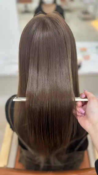 セミロング Angelica Hinaのヘアスタイル