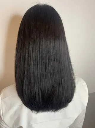 ミディアム トップ スタイリストのヘアスタイル