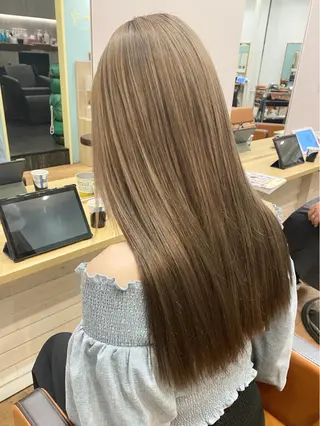 セミロング カラー レイヤーカット/ 髪質改善特化のヘアスタイル