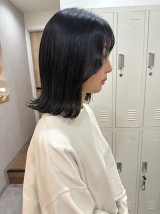 ミディアム 白髪ぼかしハイライト レイヤー川口 元気のヘアスタイル