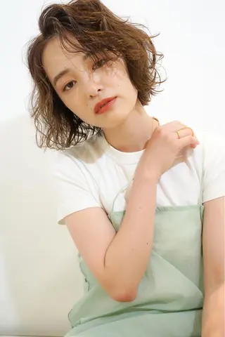 ミディアム Neolive caffのヘアスタイル