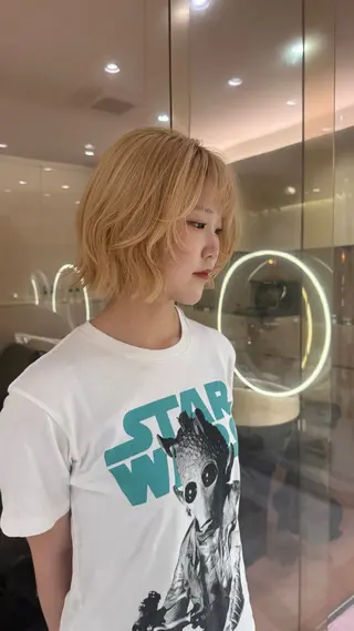 ショート カラー Akari暖色カラー /レイヤーカットのヘアスタイル