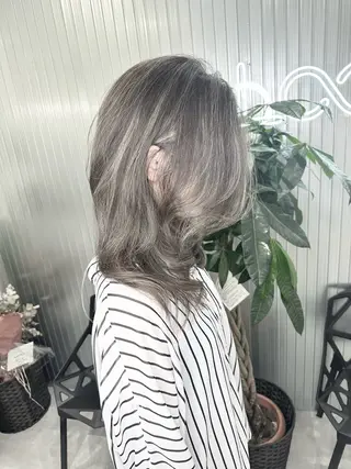 ミディアム カラー LOOP hairのヘアスタイル