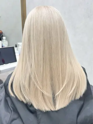 ミディアム カラー Lond Le'a /ハイトーンカラーのヘアスタイル