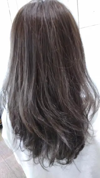 カラー hase _のヘアスタイル