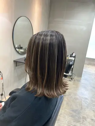 ミディアム カラー リサ tonieのヘアスタイル