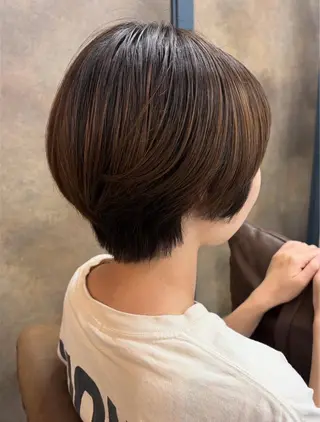 ショート レイヤーカット・水素 松井山手　齊藤　興のヘアスタイル
