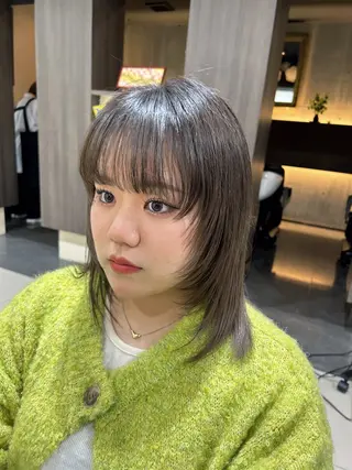 ミディアム レイヤー 艶々カラーのヘアスタイル