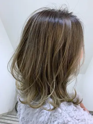 ミディアム 村阪 由美子のヘアスタイル