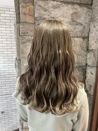 セミロング カラー 蓮見  友里のヘアスタイル