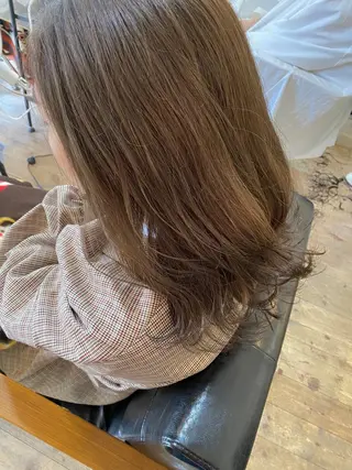 セミロング カラー ENIF ヤマグチアツコのヘアスタイル