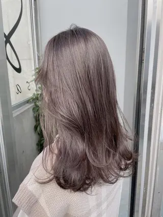 ミディアム カラー レイヤーカット 透明感カラーのヘアスタイル