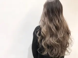 セミロング カラー ヘアアレンジ いしだ みさきのヘアスタイル